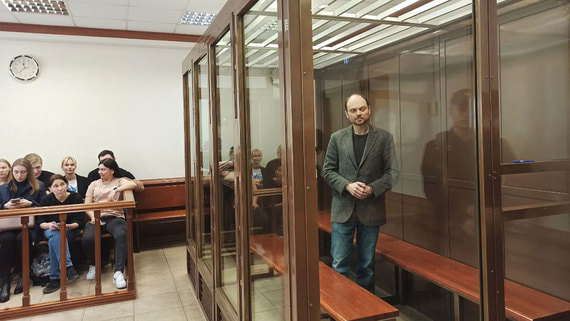 В Мосгорсуд на вынесение приговора Кара-Мурзе пришли 40 дипломатов