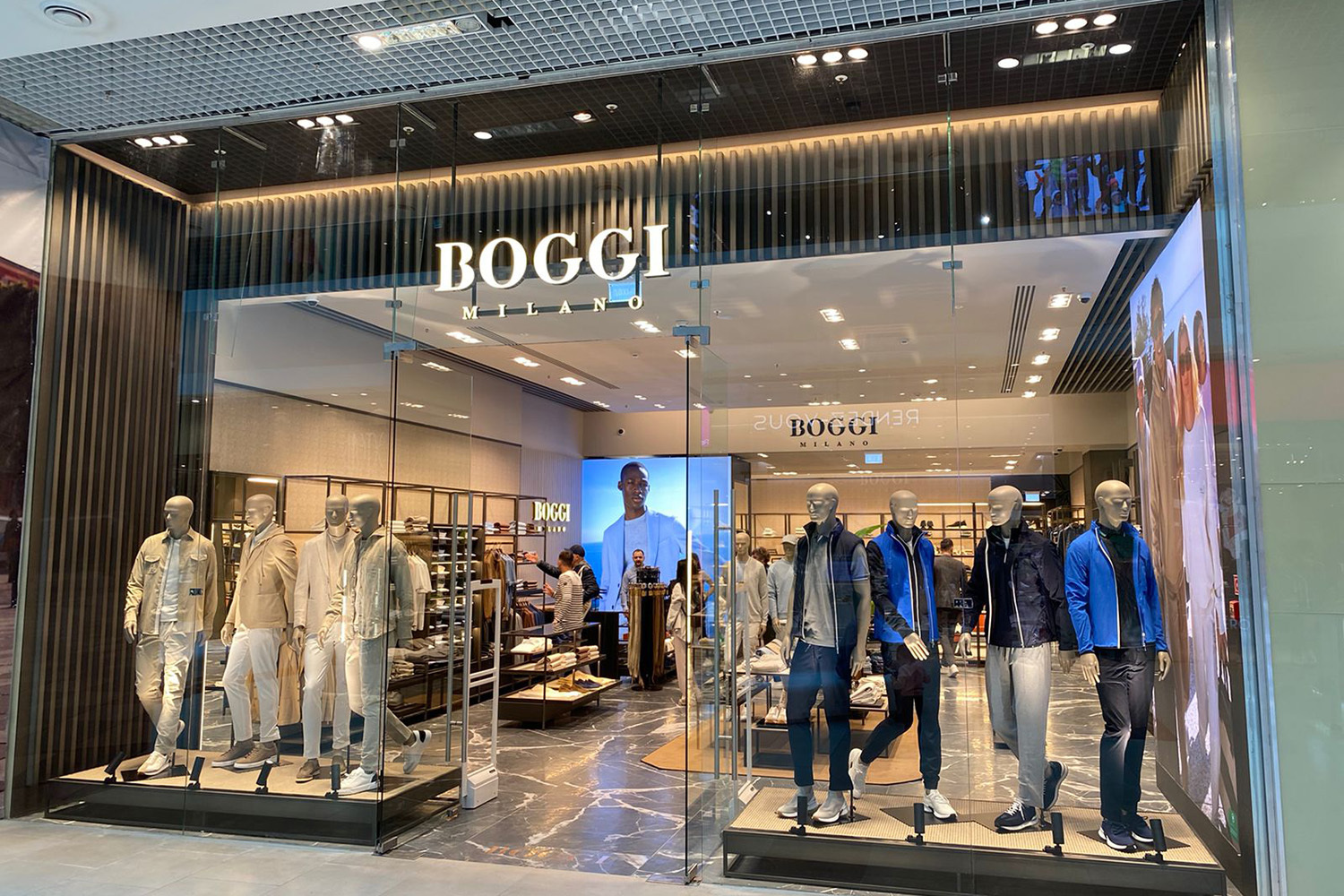 Бутик Boggi Milano расположен в ТРЦ «Моремолл»