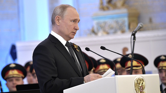 Президент России Владимир Путин поздравил лидеров стран СНГ с годовщиной Победы