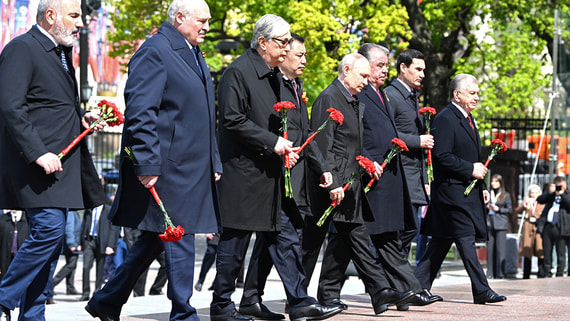 Парад в честь Дня Победы в Москве неожиданно посетили почти все лидеры СНГ