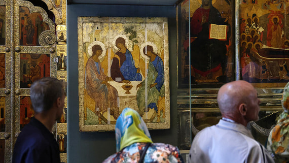 Третьяковская галерея и Эрмитаж передают церкви икону «Троица» и раку Александра Невского