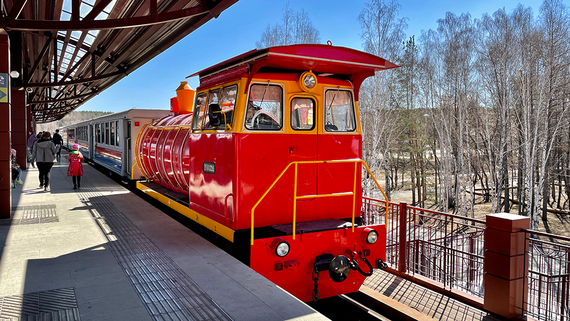 В Екатеринбурге поезд сошел с рельсов на детской железной дороге