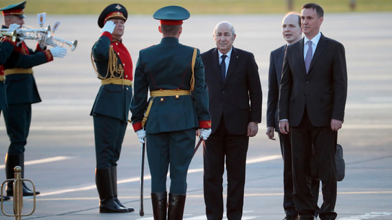 Президент Алжира прибыл в Россию