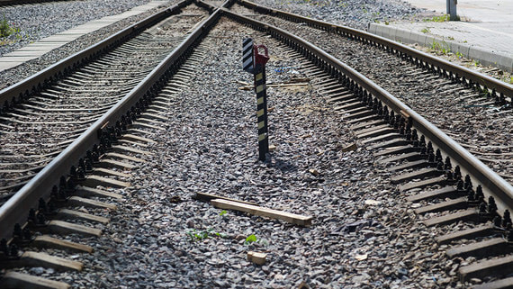 Движение поездов между Россией и Абхазией приостановили из-за непогоды
