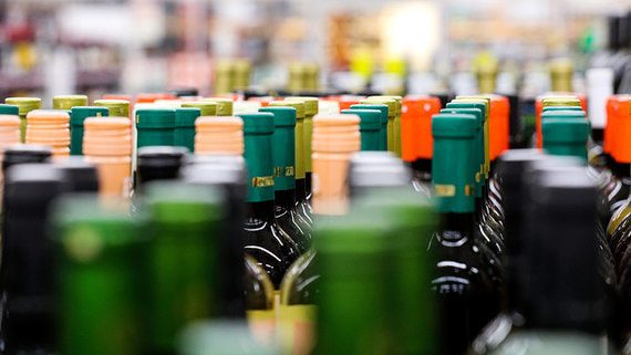 Исследование: большинство россиян не знают способов выявления контрафактного алкоголя