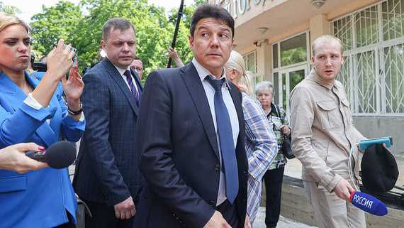 Суд приговорил к шести годам колонии командира экипажа сгоревшего в "Шереметьево" SSJ100