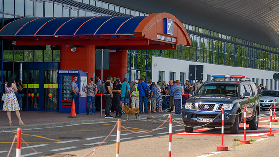 В Молдавии назвали гражданство устроившего стрельбу в аэропорту Кишинева мужчины
