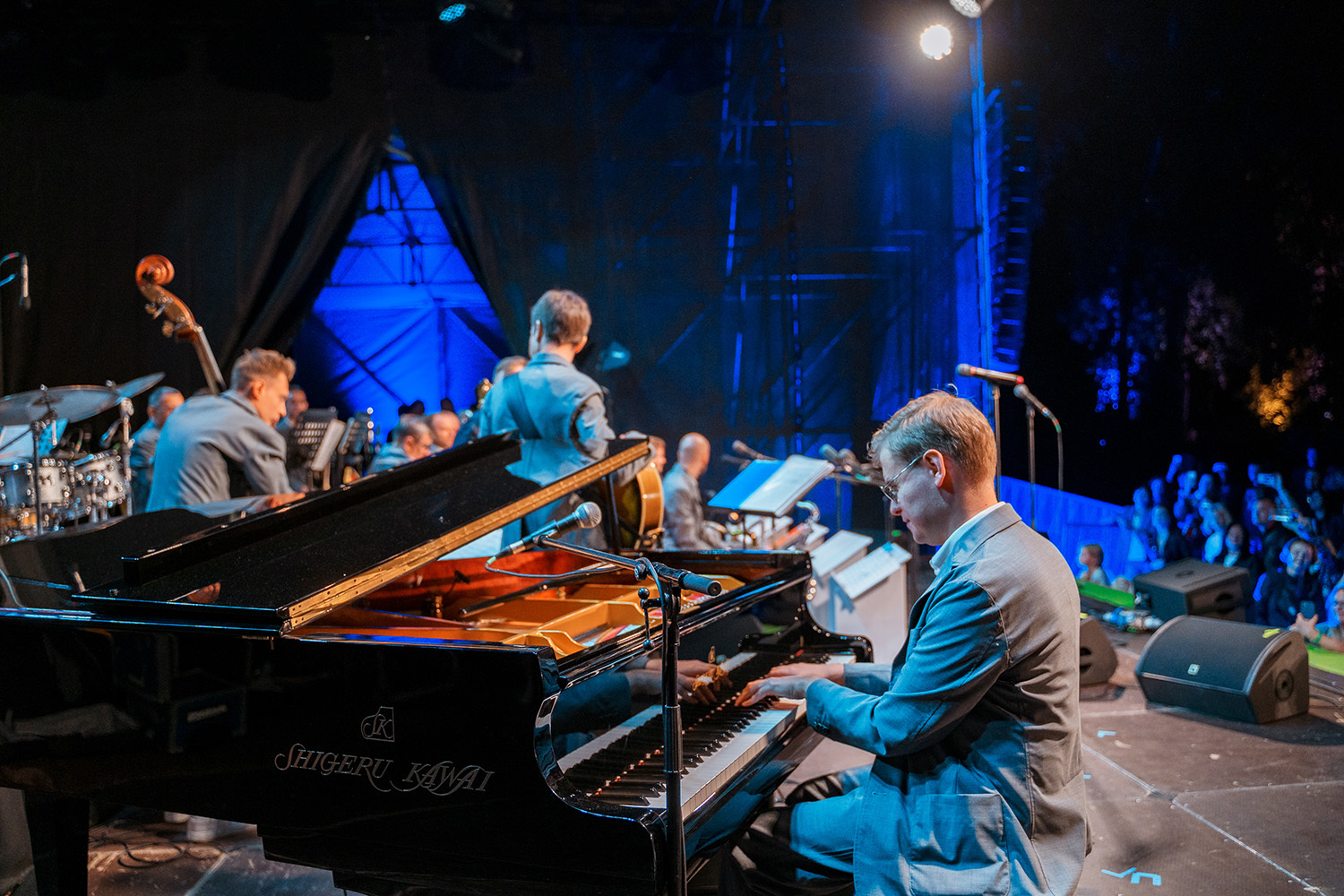 В этом году впервые на фестивале будут работать сразу две сцены, где свои лучшие программы представят самые выдающиеся музыканты страны