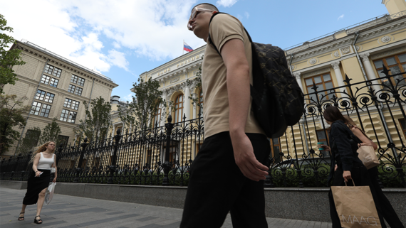 ЦБ исключил угрозу финансовой стабильности из-за доллара по 100 рублей
