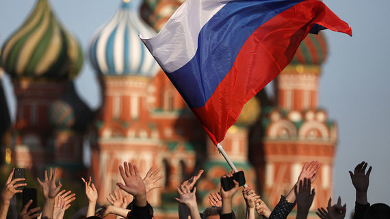Большинство опрошенных социологами в РФ считают себя россиянами