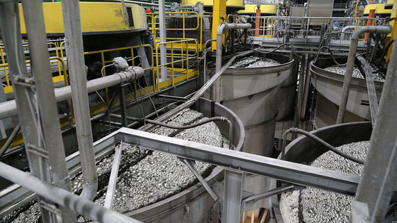 Никель подешевел до минимума более чем за год