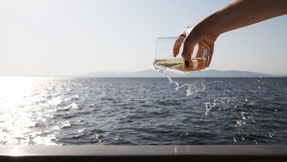 В России впервые продали белого вина больше, чем красного