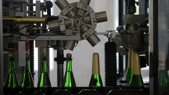 Производство алкоголя в России с начала года снизилось почти на 5%