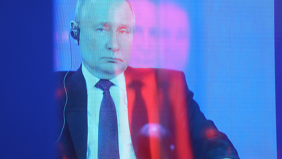 Путин связал судьбу вернувшихся релокантов с их отношением к России