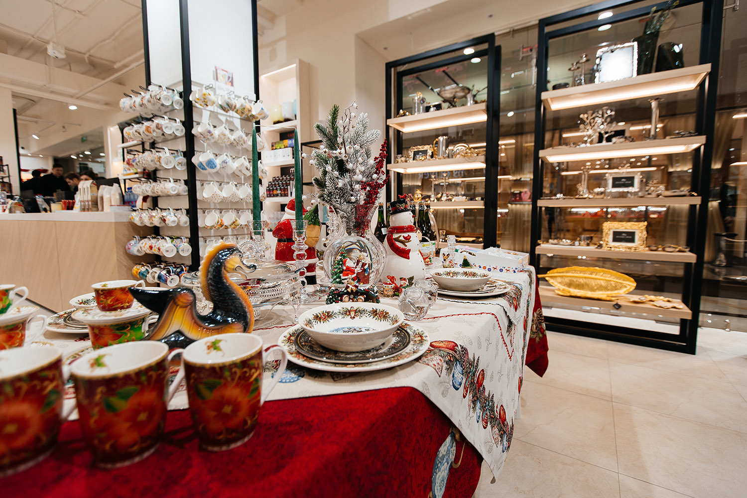 Интерьер магазина сети Williams Oliver в екатеринбургском ТЦ «Европа»