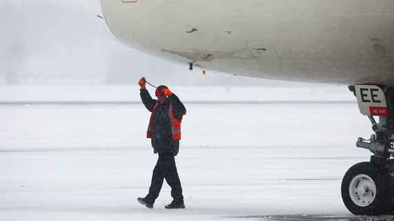 В Росавиации сообщили о штатной работе аэропортов Москвы на фоне снегопада