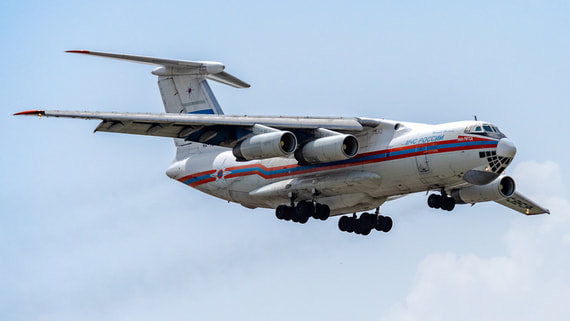 Спецборт МЧС с 68 эвакуированными россиянами вылетел в Москву из Каира