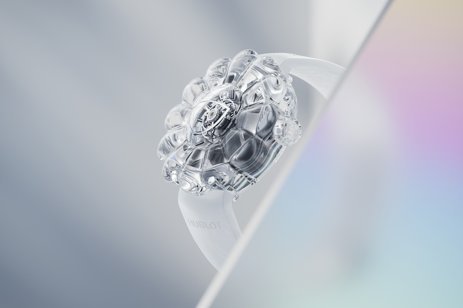 При создании модели Hublot MP-15 Takashi Murakami мастера воспользовались своим знаменитым ноу-хау – умением работать с сапфировым стеклом