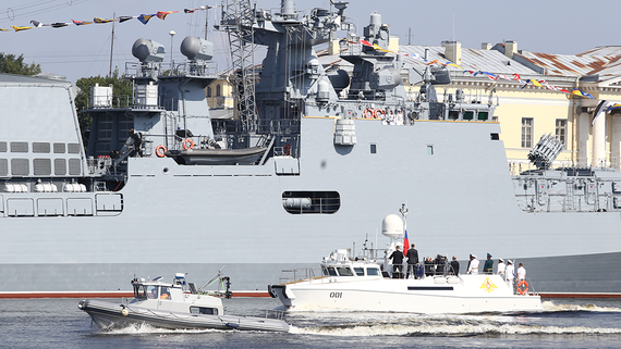 Президент: Россия оснащает ВМФ самой современной техникой и вооружением