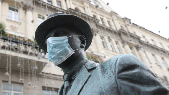Роспотребнадзор рекомендовал жителям Москвы носить маски в общественных местах