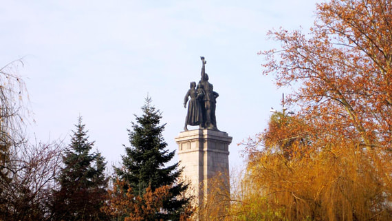 Власти Болгарии демонтируют памятник Советской армии в Софии