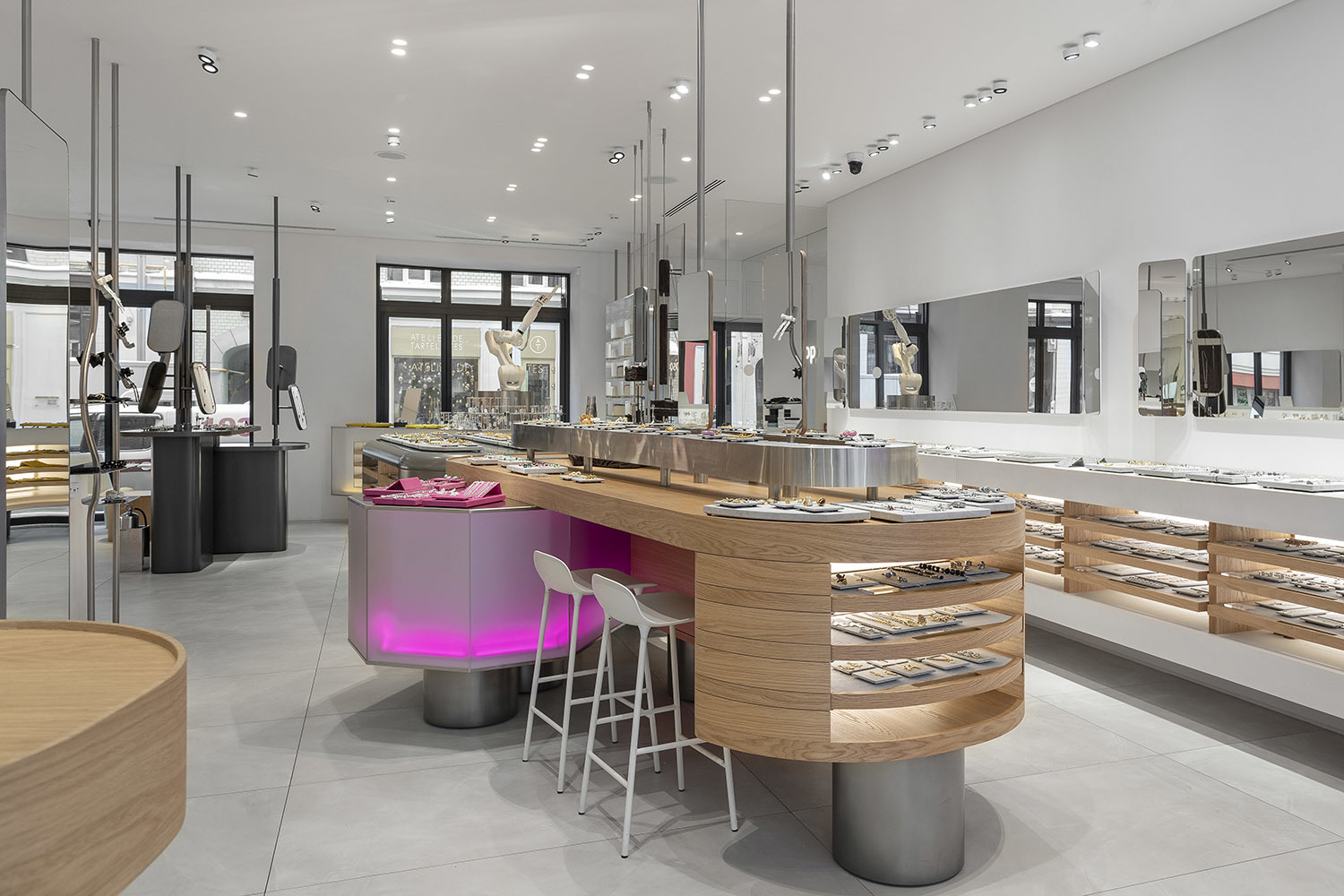 Интерьер нового флагмана Poison Drop в Спиридоньевском переулке