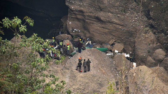 СК РФ возбудил дело после гибели четырех россиян при крушении самолета в Непале