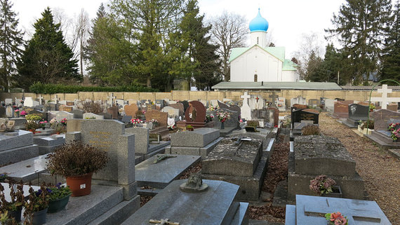 Посольство назвало неприемлемой ситуацию вокруг русского кладбища во Франции