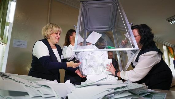 С принятием конституции ДНР как региона России 30 декабря 2022 г. количество депутатов заксобрания сократилось со 100 человек до 90