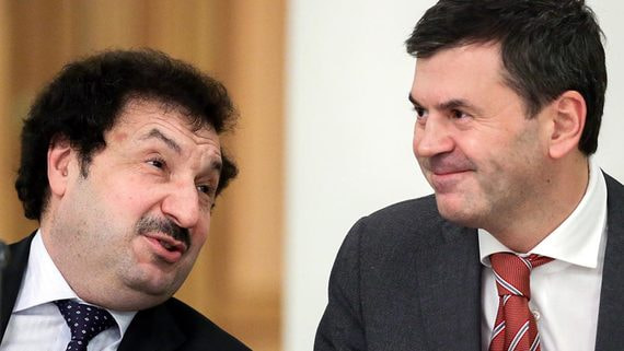 Владимир Мау (на фото слева) и Алексей Комиссаров на заседании совета по инвестициям при председателе Госдумы в 2015 году