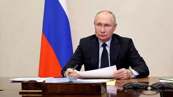 Новым указом Путин убрал из документа 2014 г. пункт, согласно которому для достижения целей и задач государственной культурной политики потребуется не менее 15–20 лет, в течение которых сформируется новое поколение