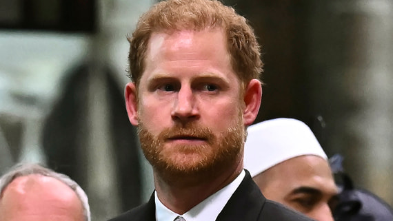 Принц Гарри прибыл в Великобританию для встречи с отцом после известий о раке