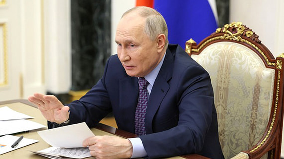 Путин назвал спорной идею ввести вступительные по математике в творческих вузах