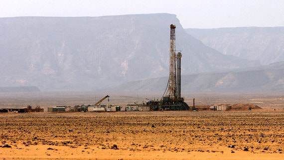 Страны ОПЕК+ резко сократили добычу нефти в январе