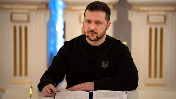 Зеленский подписал законы о продлении военного положения и всеобщей мобилизации
