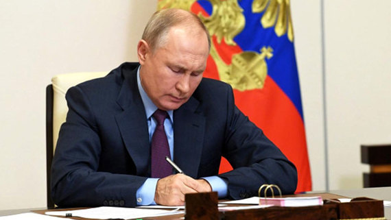 Путин подписал закон о принудительной продаже акций энергетических компаний