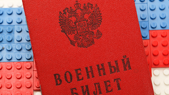 Россиянам хотят разрешить заселяться в отели по правам и военному билету