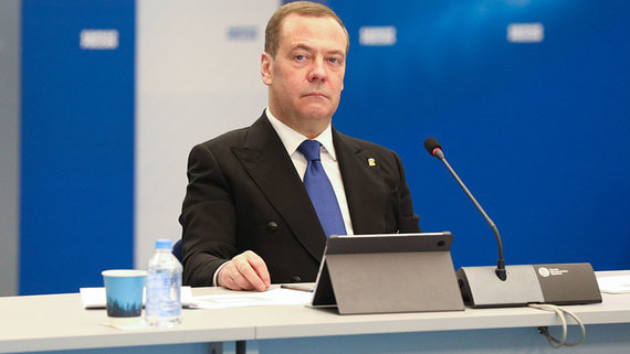 Медведев: примеры «разложения мозгов» западных политиков появляются ежедневно