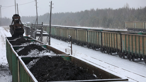 Кабмин России возобновит гибкие экспортные пошлины на вывоз угля