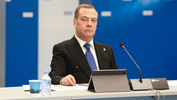 Медведев призвал выгнать из России послов ЕС за отказ от встречи с Лавровым