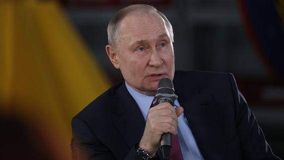 Путин: 40% руководителей в России – женщины