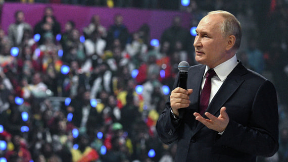 Путин выступил на церемонии закрытия Всемирного фестиваля молодежи