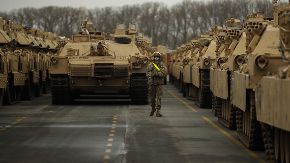 НАТО доставило американские танки Abrams и боевые машины пехоты в Грецию