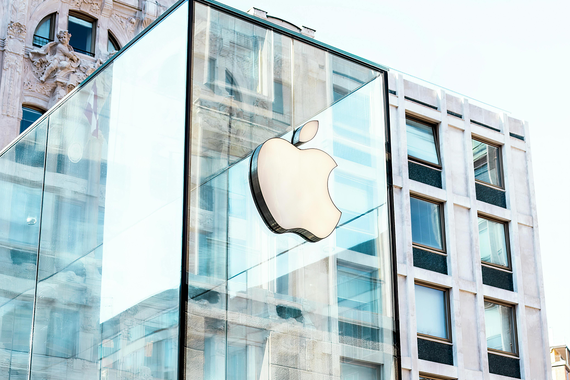 Пять технологических компаний подали иски против Apple