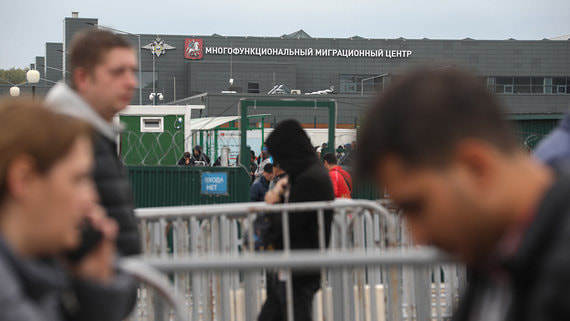 Совбез и МВД просят проверить законность полученного мигрантами гражданства РФ