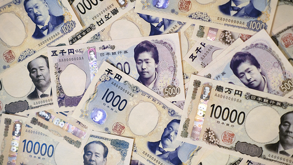 Власти Японии собрали совещание на фоне рекордного за 34 года падения иены