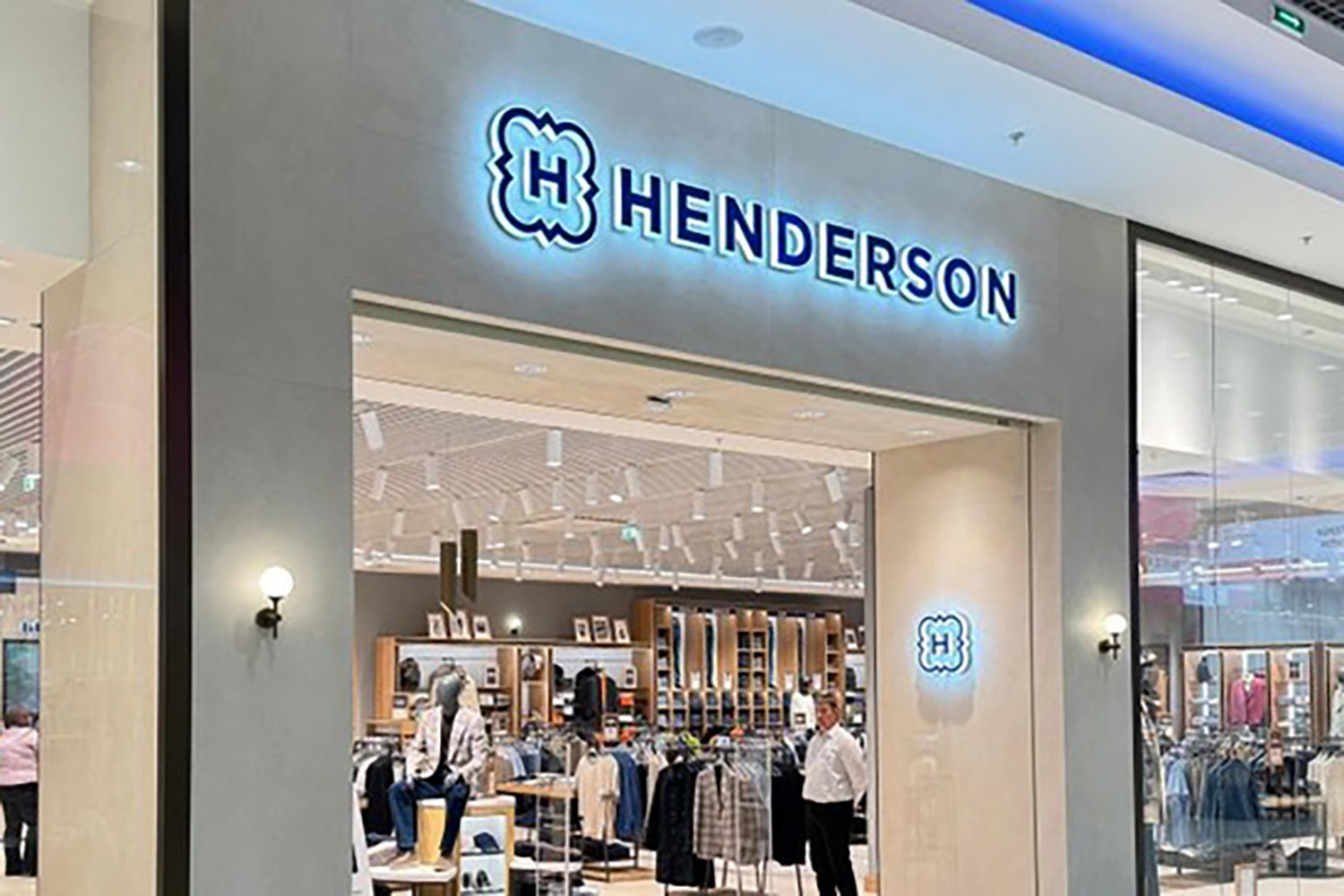 Обновленный салон Henderson в ТРК «Мармелад» (Оренбург)