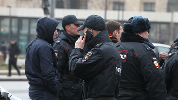Троих москвичей задержали за незаконную продажу оружия