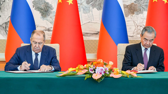 Си Цзиньпин проводит встречу с Лавровым в Пекине