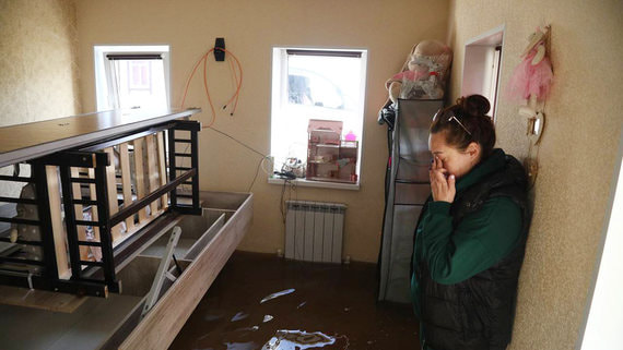Единороссам рекомендовали помочь жителям затопленных регионов